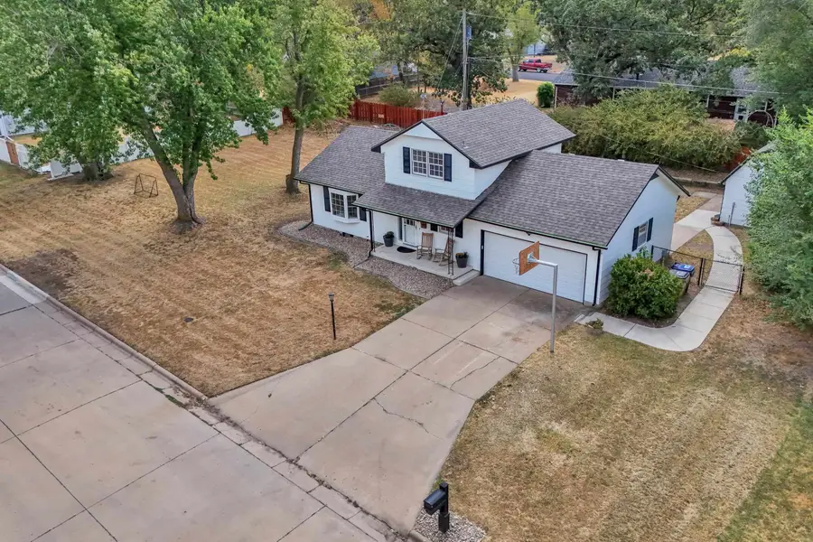 107 Brookside Dr, Newton, KS 67114 - #3
