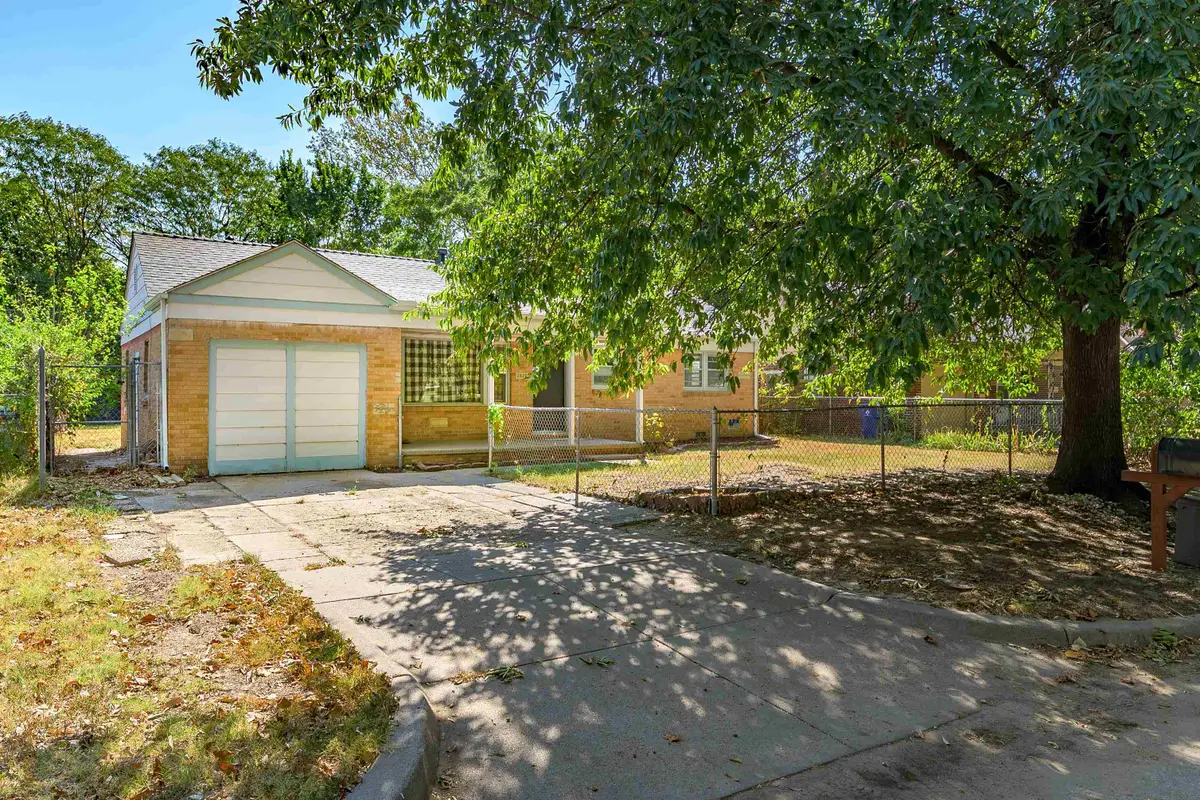 2820 S Mosley St, Wichita, KS 67216-1121 - #1