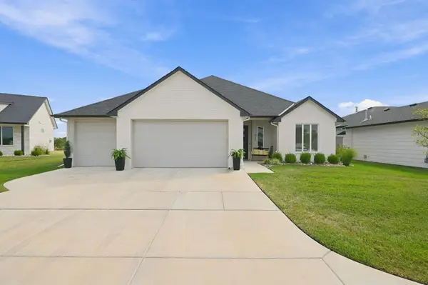 838 N Speyside Cir, Andover, KS 67002