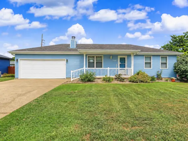 1233 Louise Ln, Salina, KS 67401