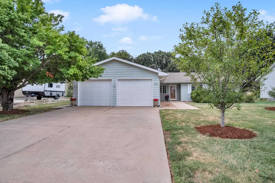 1309 Trinity Dr, Newton, KS 67114 - #2
