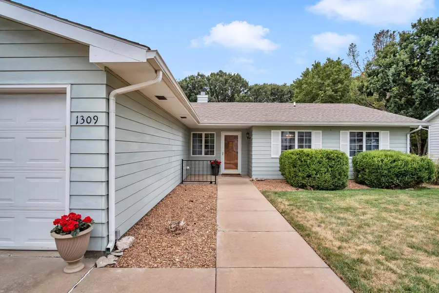 1309 Trinity Dr, Newton, KS 67114 - #3