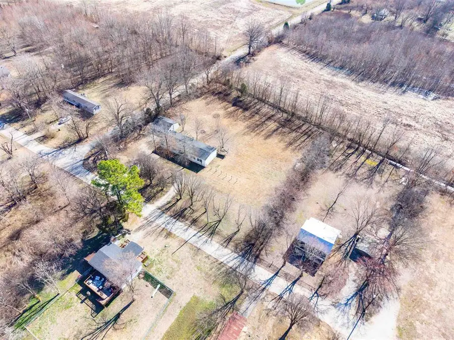 255 2nd St, Rumsey, KY 42371 - #3