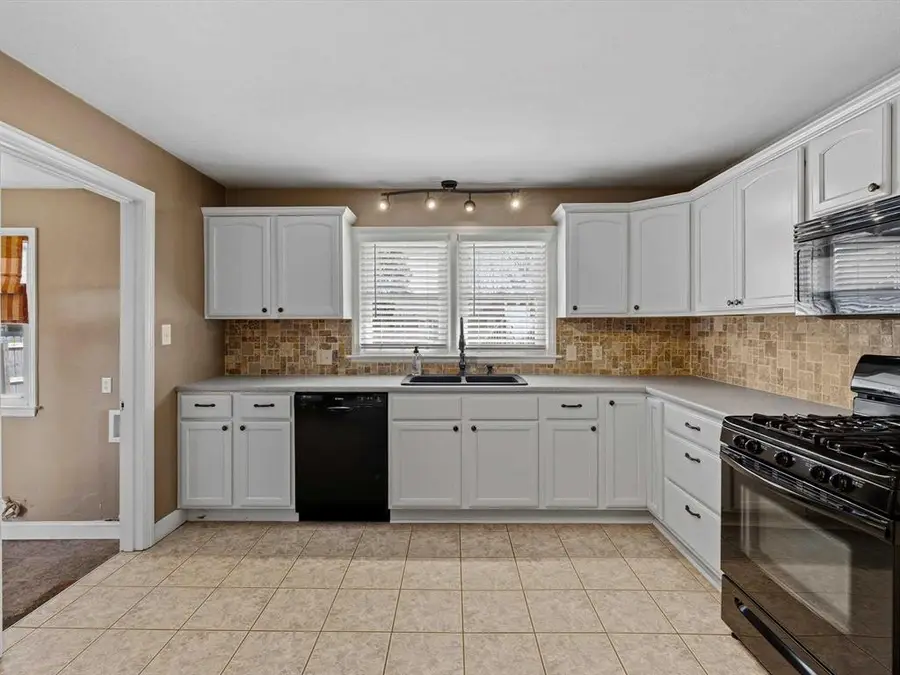 520 Warwick Dr W, Owensboro, KY 42303 - #3