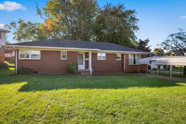 3841 Hillcrest Dr., Owensboro, KY 42303