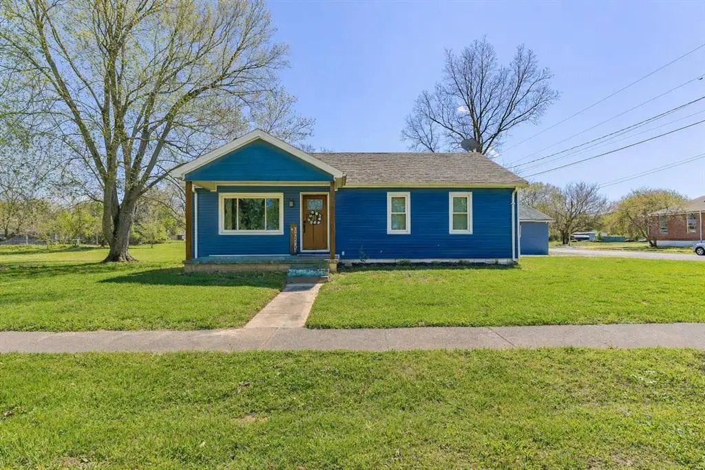 211 W 8th, Grandview, IN 47615 - #1