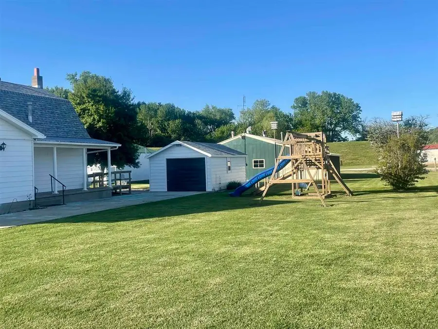 670 Main St, Hawesville, KY 42348 - #3