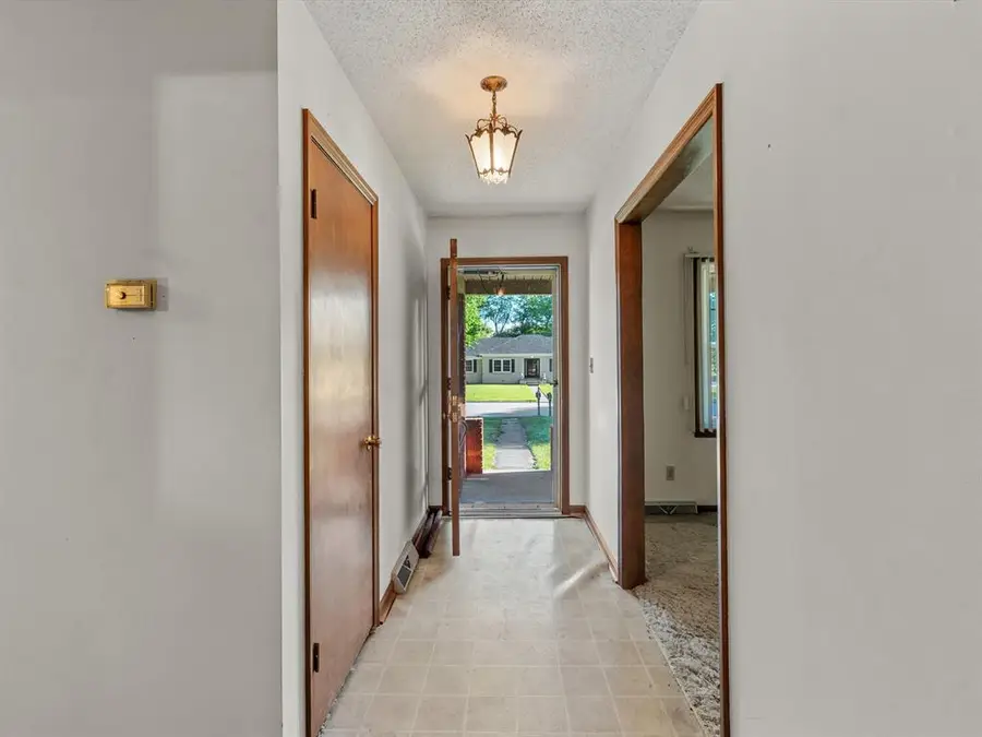 3815 Locust Hill Drive, Owensboro, KY 42303 - #3