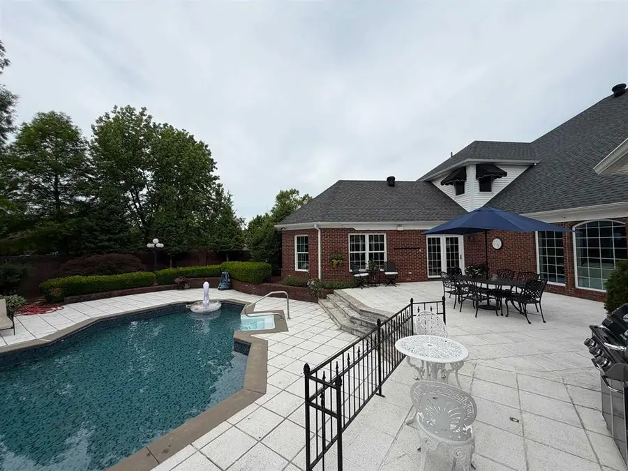 4249 Lake Forest Dr, Owensboro, KY 42303 - #2