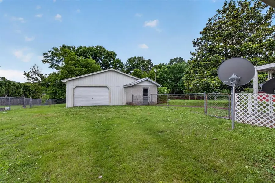 414 E Main Street, Powderly, KY 42367 - #2