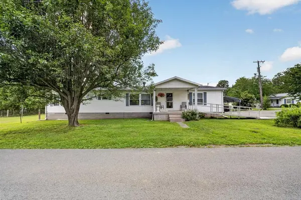 320 S 1St St #I, Island, KY 42350