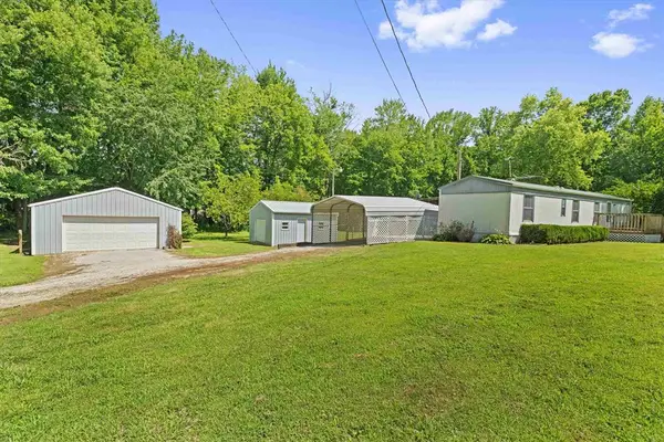 79 Huff LN, Reynolds Station, KY 42368