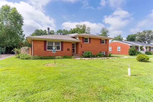 2238 S Stratford Dr, Owensboro, KY 42301