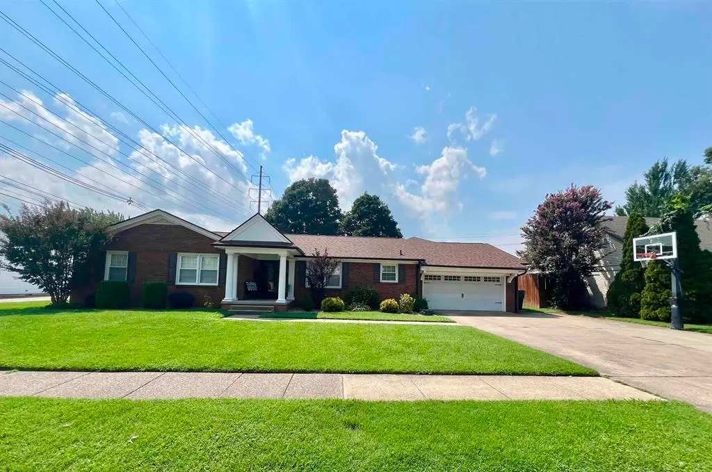 2220 Fieldcrest Dr, Owensboro, KY 42301 - #1