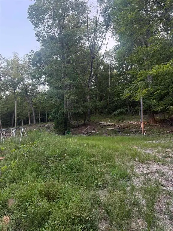 761 Paradise Acres Rd., Albany, KY 40119