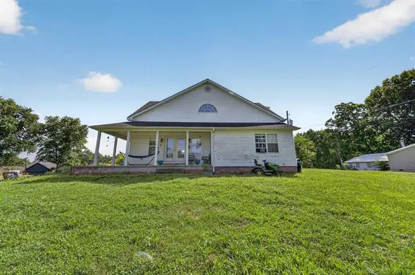 3044 Hilltop Curve Rd, WAVERLY, KY 42462