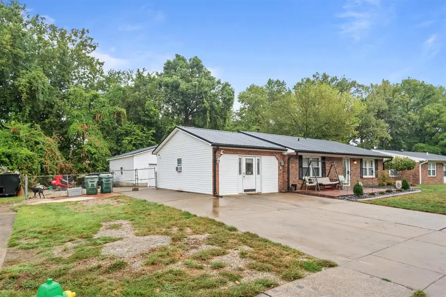 2933 Yosemite Dr., Owensboro, KY 42301-8476 - #2