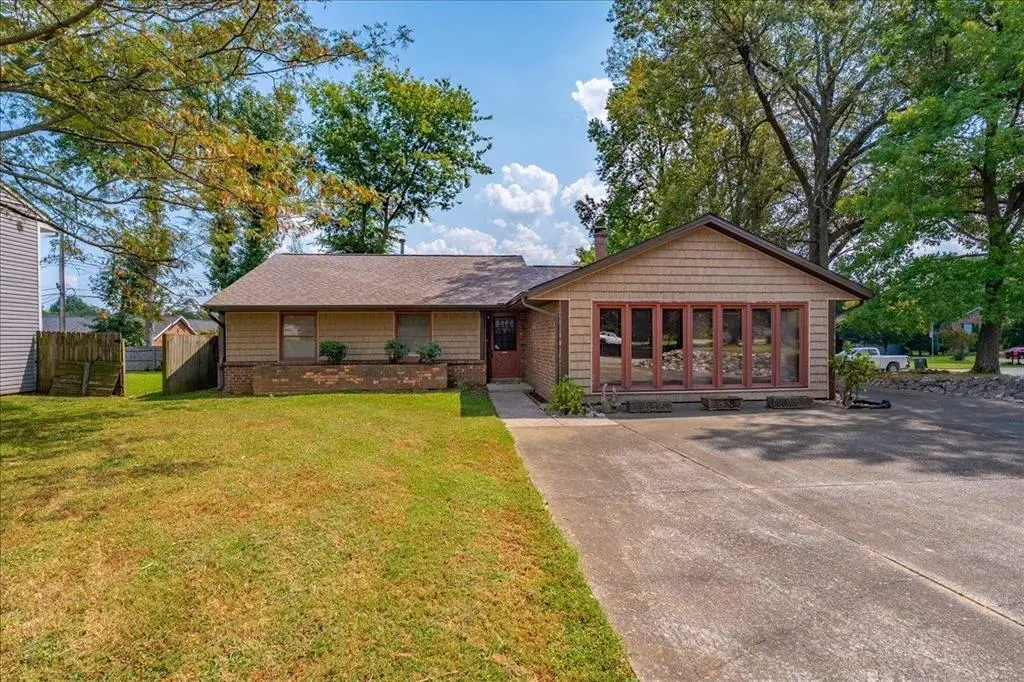 3337 Meadowlands Dr, Owensboro, KY 42303-6442 - #1