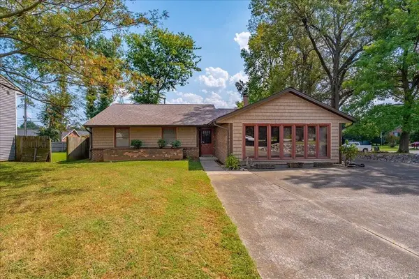 3337 Meadowlands Dr, Owensboro, KY 42303-6442
