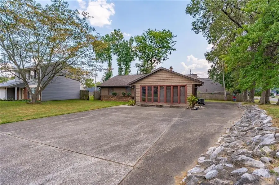 3337 Meadowlands Dr, Owensboro, KY 42303-6442 - #3