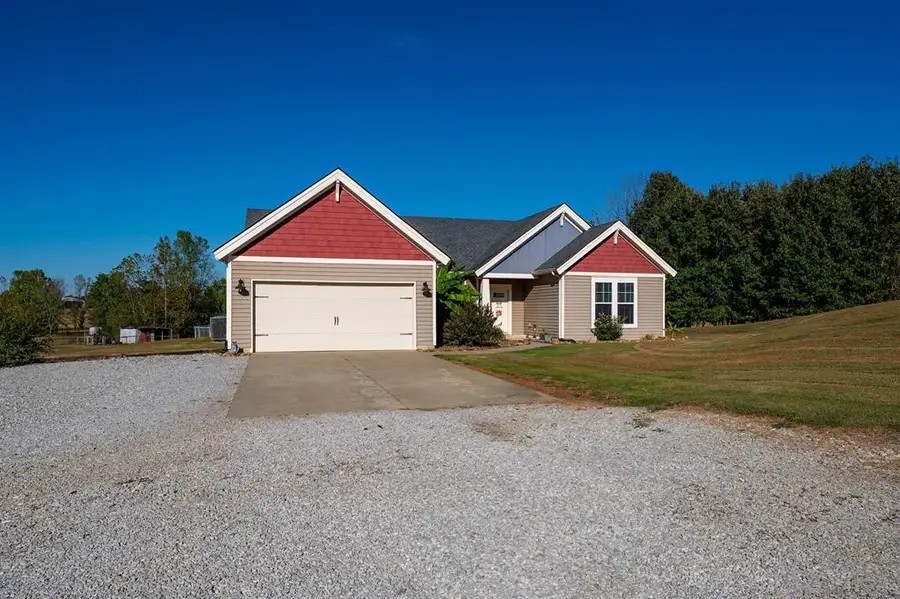 2811 Moseley Rd., Utica, KY 42376 - #2