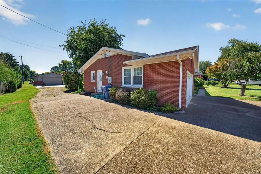 3956 Locust Hill Dr, Owensboro, KY 42303 - #3