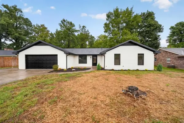 6567 Brookwood Dr, Owensboro, KY 42301