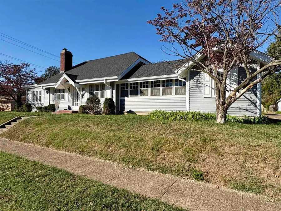 621 W 15th St, Owensboro, KY 42301 - #2