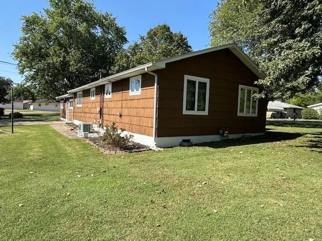 3054 Elmwood Dr., Henderson, KY 42420 - #3