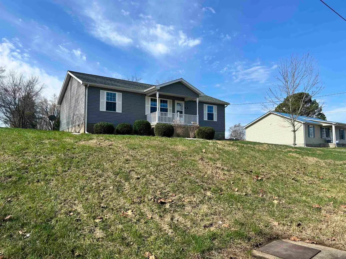 718 E Lyon St, Morganfield, KY 42437 - #1