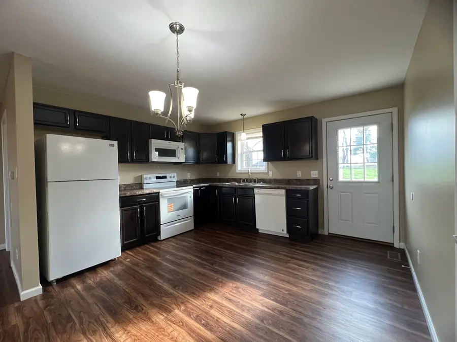 718 E Lyon St, Morganfield, KY 42437 - #3