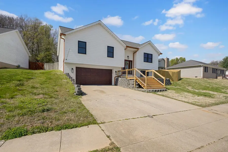 2455 Summit Dr., Henderson, KY 42420 - #2