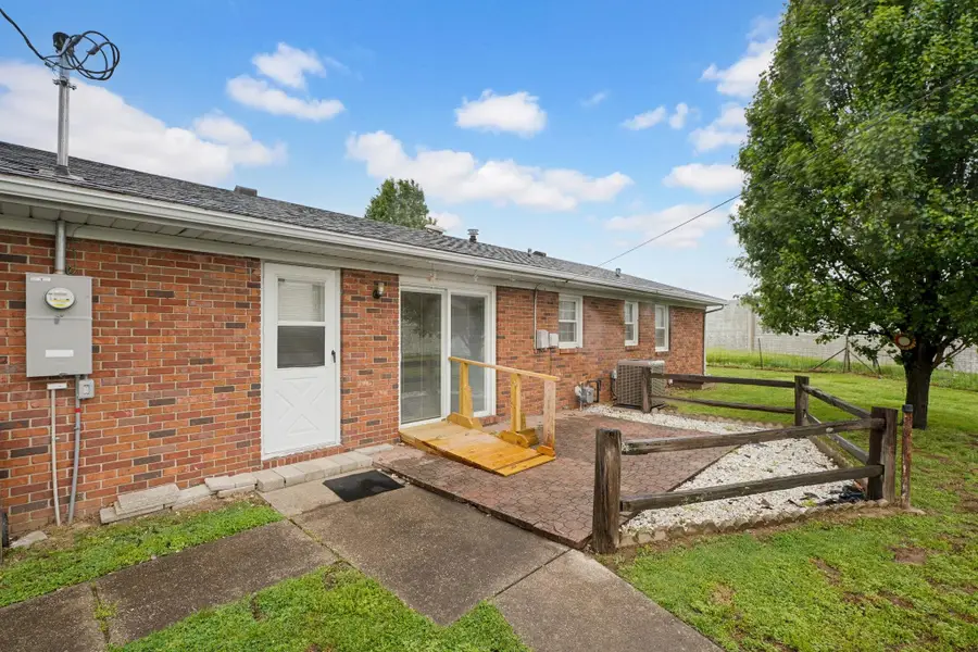 102 Hubbard Ln, Henderson, KY 42420 - #3