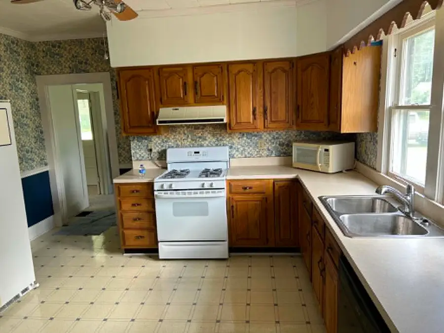 802 N Johnson St, Sturgis, KY 42459 - #3