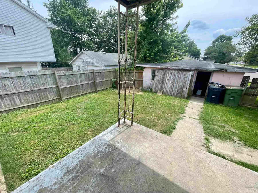 1400 Oak St, Henderson, KY 42420 - #3