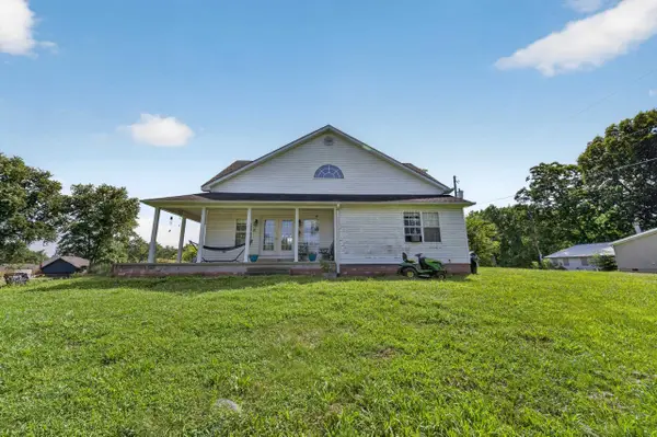 3044 Hilltop Curve Rd, Waverly, KY 42462