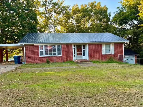 100 S Mart St, Morganfield, KY 42437