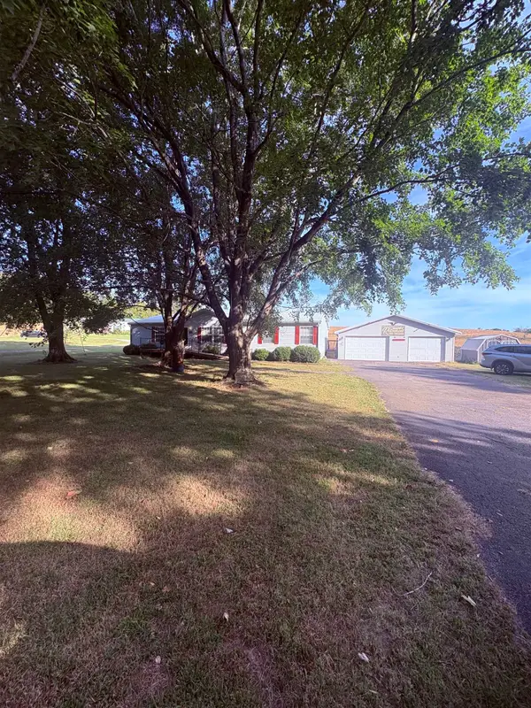 1915 State Route 983, Morganfield, KY 42437