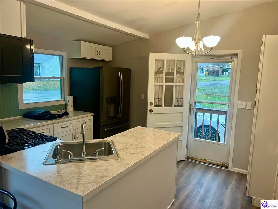 302 Glenwood Drive, Vine Grove, KY 40175 - Image #2