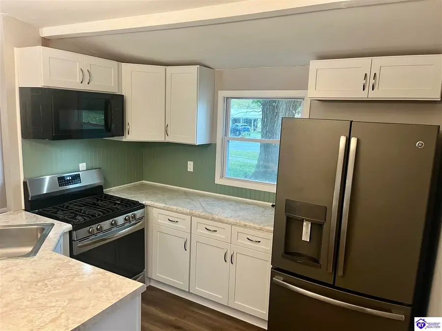 302 Glenwood Drive, Vine Grove, KY 40175 - Image #3