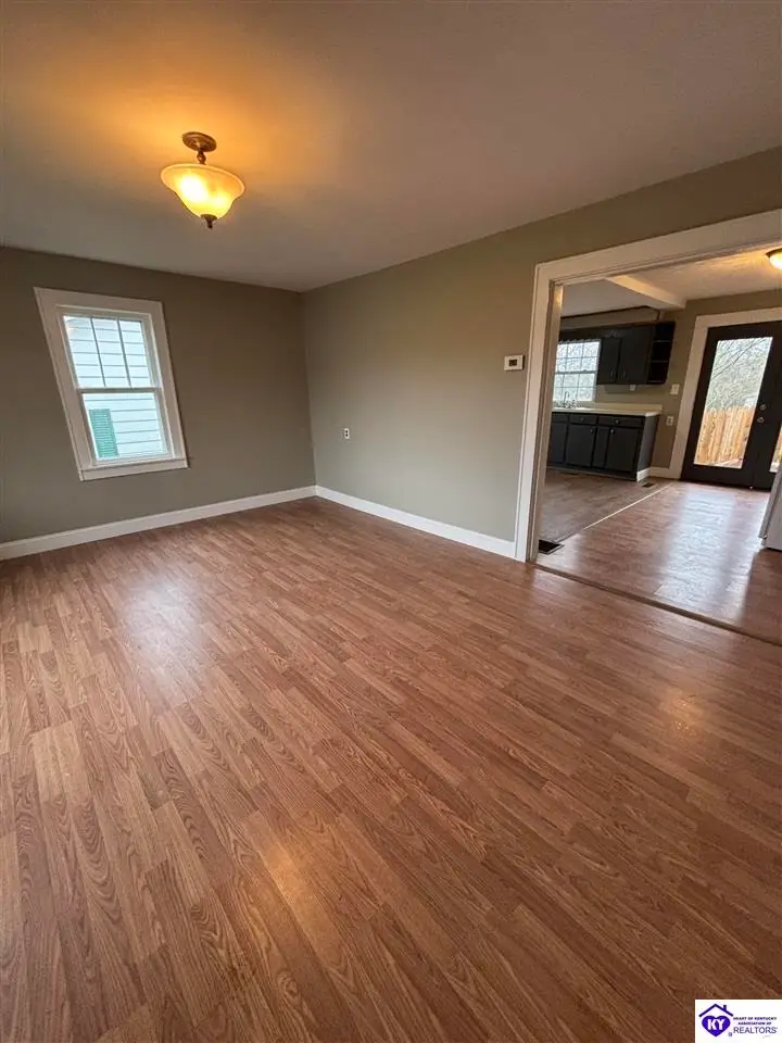 517 E Hodgenville Avenue, Greensburg, KY 42743 - #3