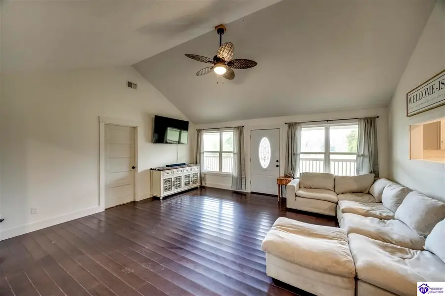 918 Oklahoma Road, Bee Spring, KY 42207 - Image #3