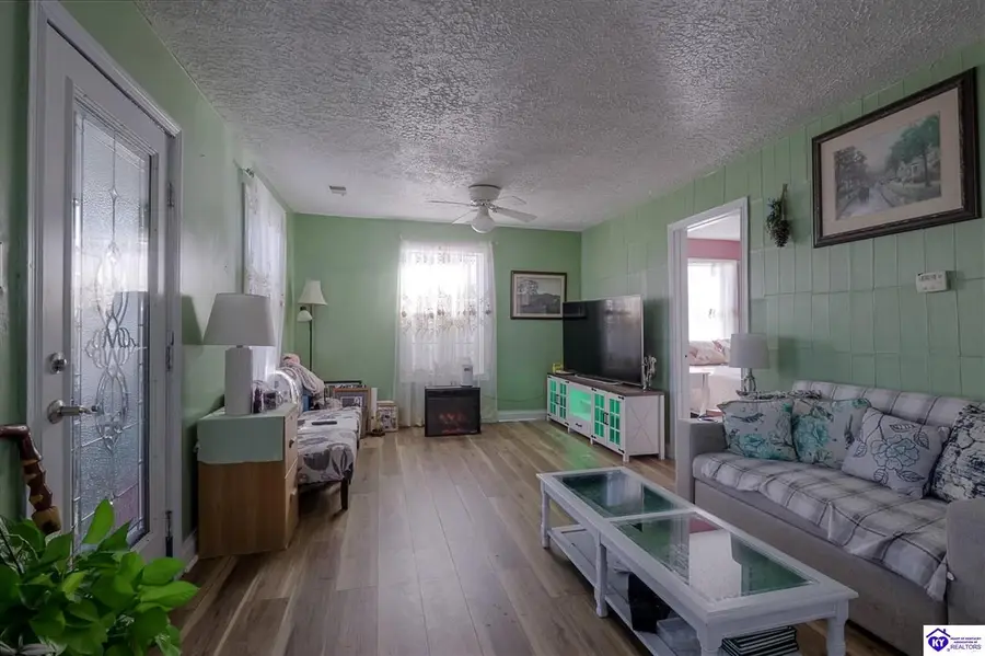 527 Kirkpatrick Avenue, Hodgenville, KY 42748 - Image #2