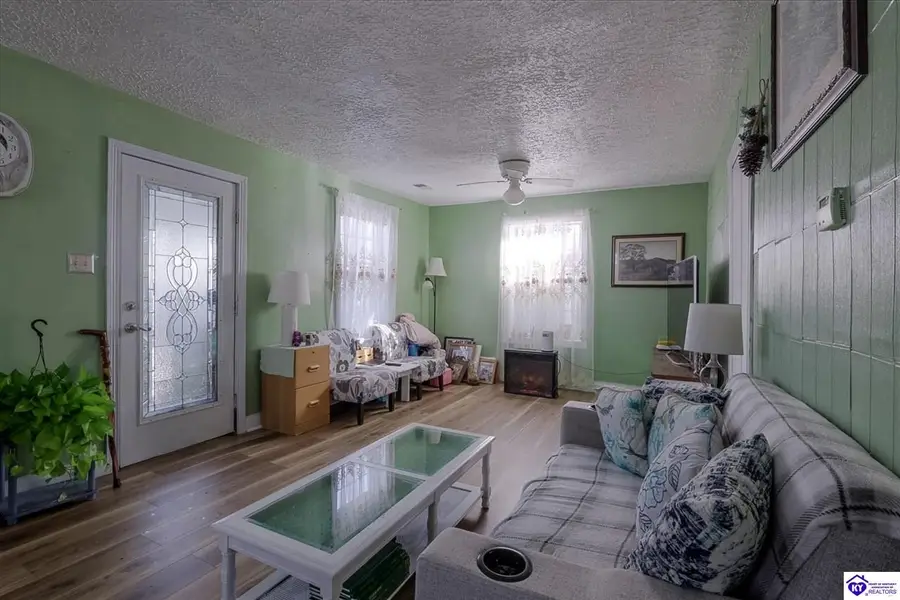 527 Kirkpatrick Avenue, Hodgenville, KY 42748 - Image #3