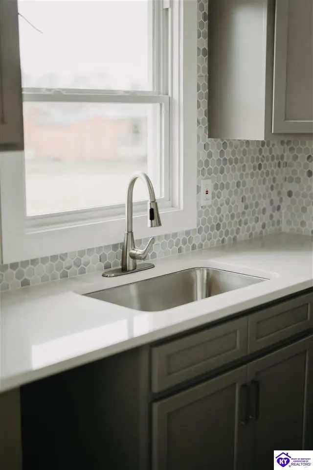 1040 W Crocus Drive, Radcliff, KY 40160 - Image #3