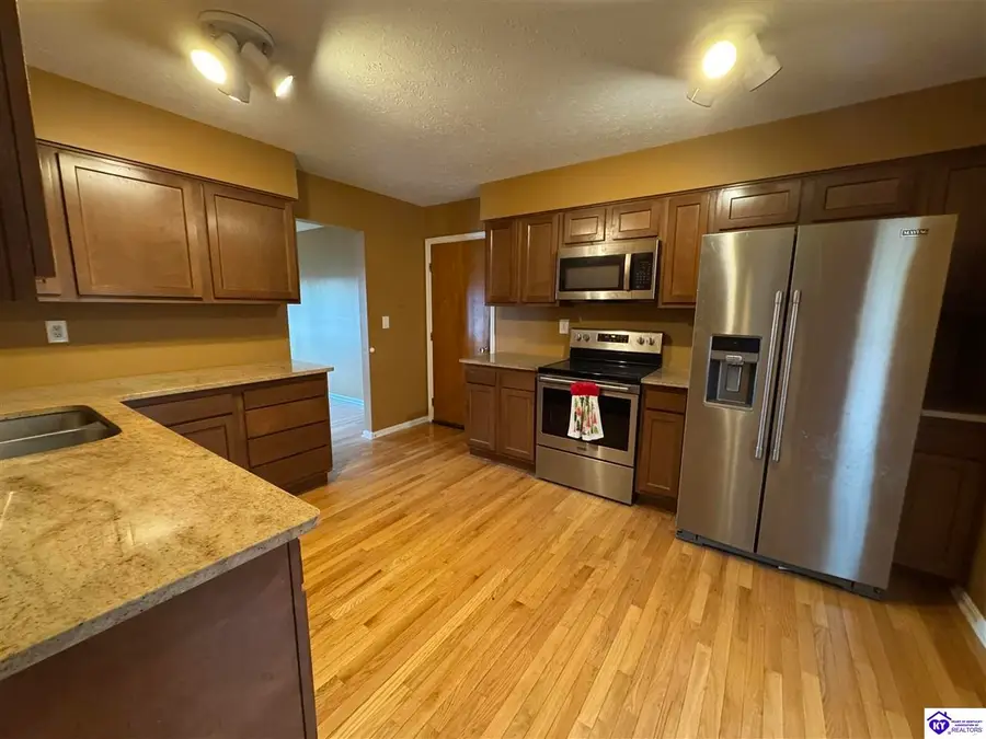 3017 Doe Valley Parkway East, Brandenburg, KY 40108 - #3