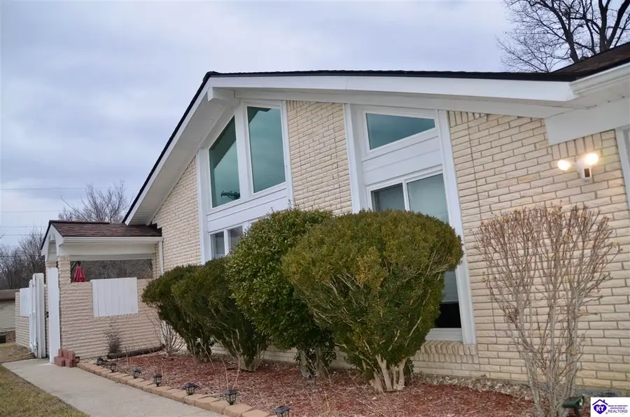 749 Shelby Avenue, Radcliff, KY 40160 - #2