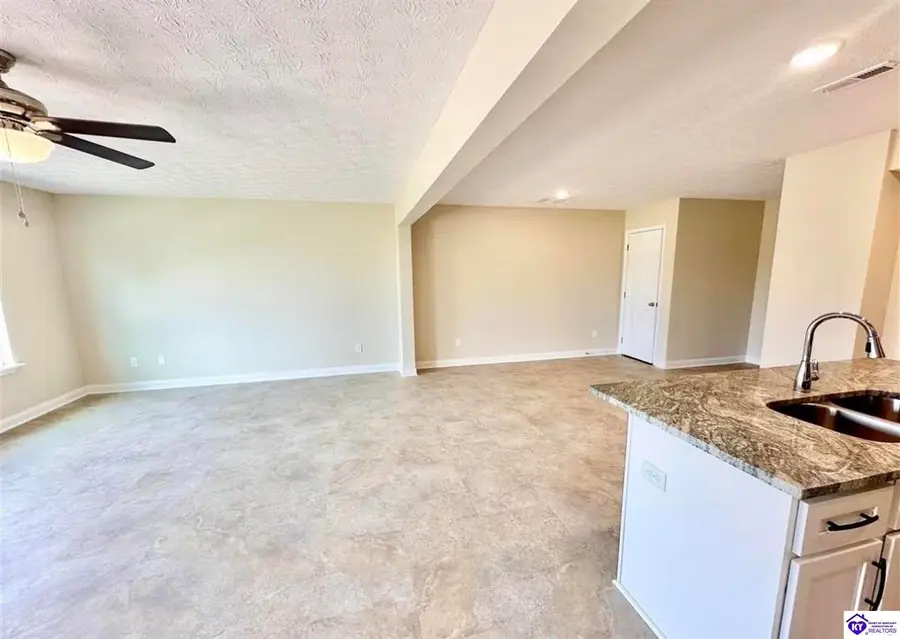 210 Dixon Circle, Vine Grove, KY 40175 - #3