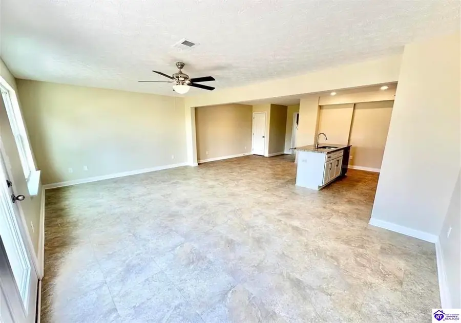 208 Dixon Circle, Vine Grove, KY 40175 - #2