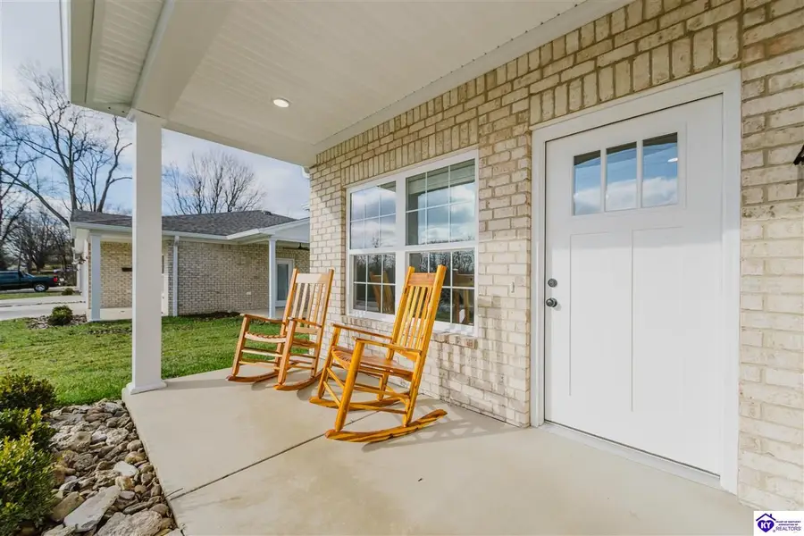 1104 N Main Street, Elizabethtown, KY 42701 - #2